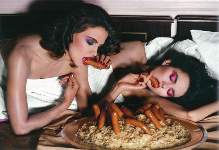 VOGUE (photo par Guy Bourdin)